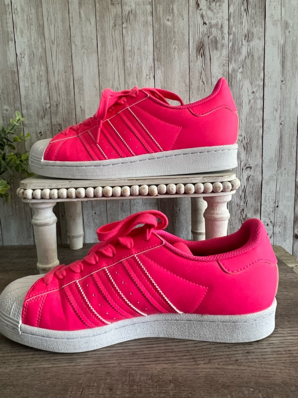adidas Superstar Women's Bright Sonic  Pink Lace-Up Sneakers Size 40 M7, W9 - Picture 4 of 7
